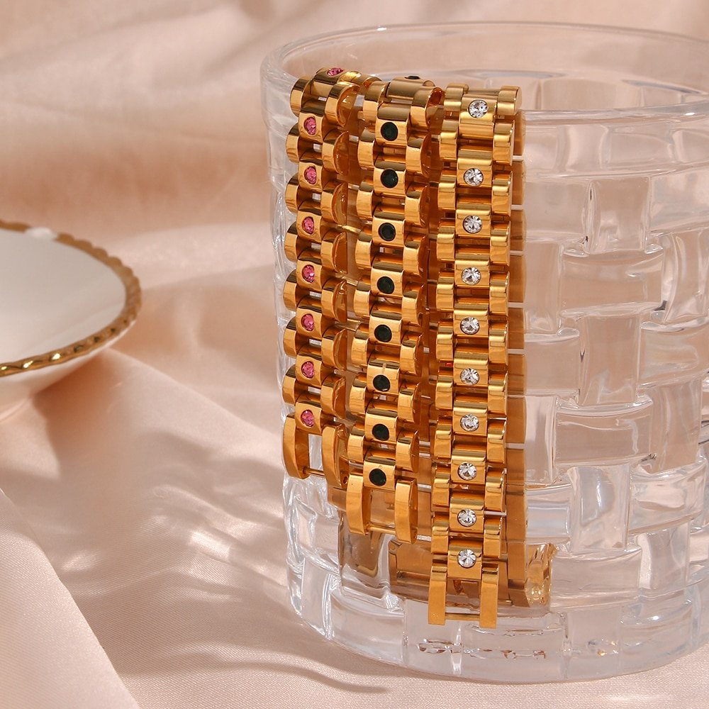 Closeup of the CZ Watchband Gold Bracelet.