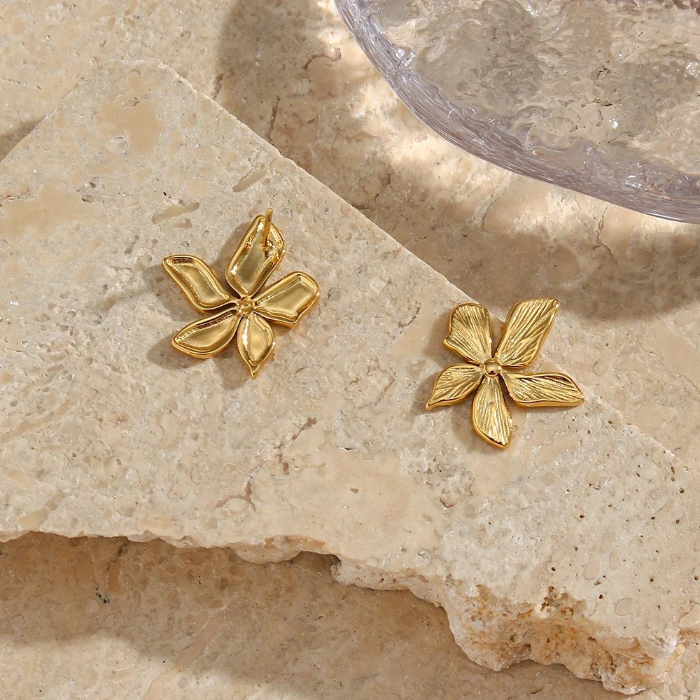 Front and back view of the Lily Flower Gold Earrings.
