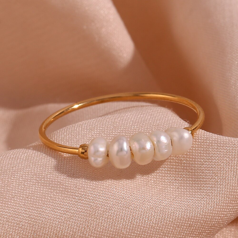 Front view of the Organic Pearl Gold Ring.