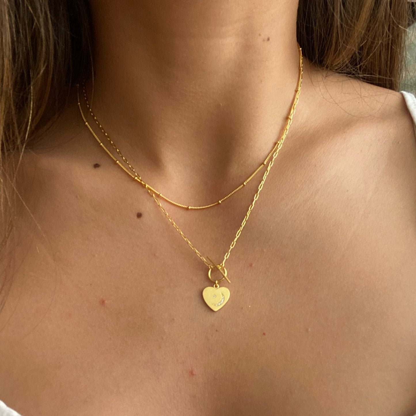 A woman wearing the Minimal Beaded Chain Necklace.