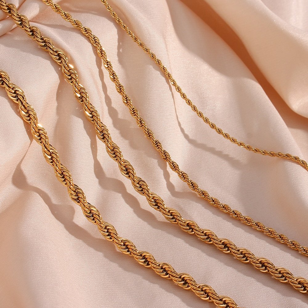 Closeup of the Retro Gold Rope Chain Necklaces.