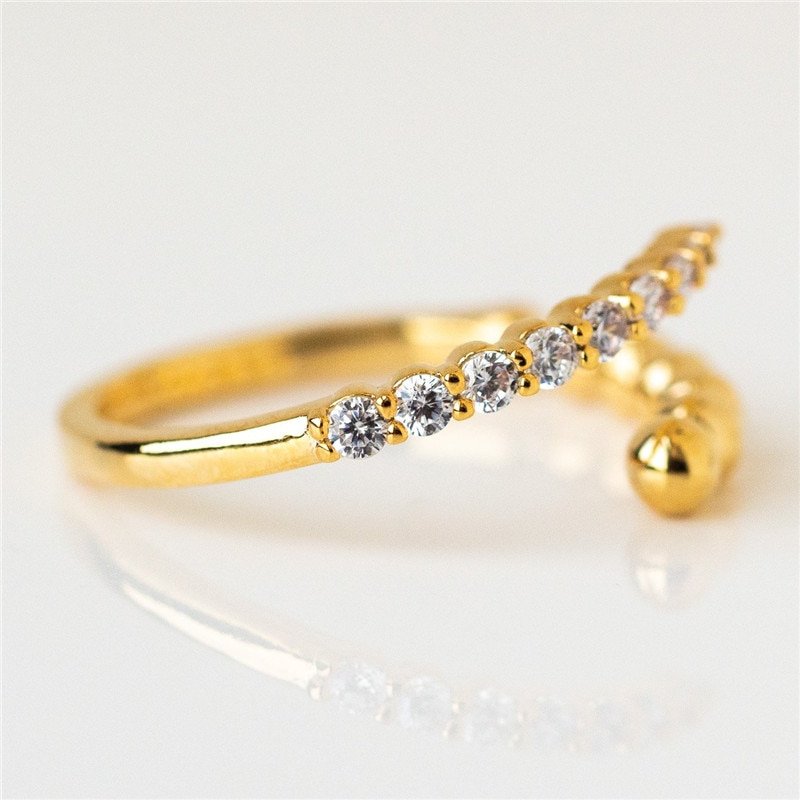 Side view of the Vortex CZ Ring.