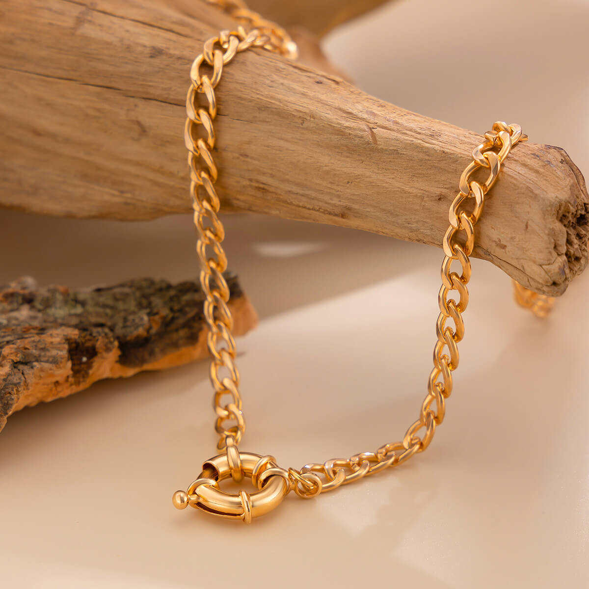 Closeup of the Front Clasp Gold Curb Chain Necklace.