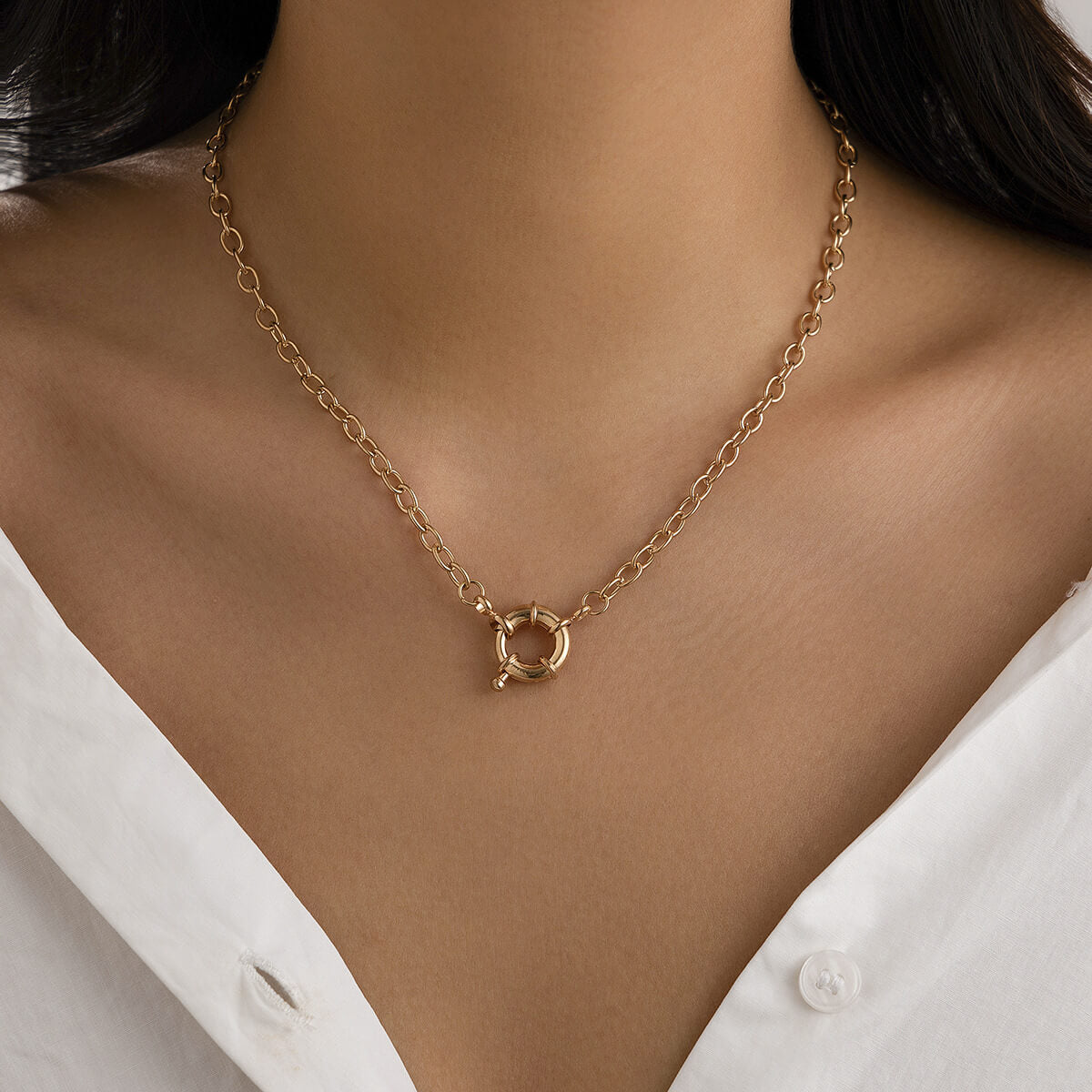 A model wearing the Front Clasp Gold O-Chain Necklace.