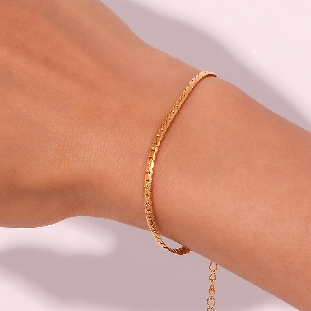 A woman wearing the Tiny Gold Link Bracelet.