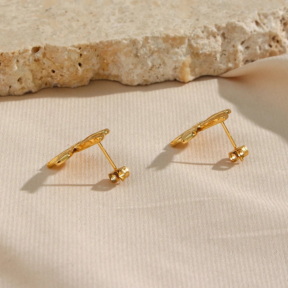 Side view of the Lily Flower Gold Earrings.