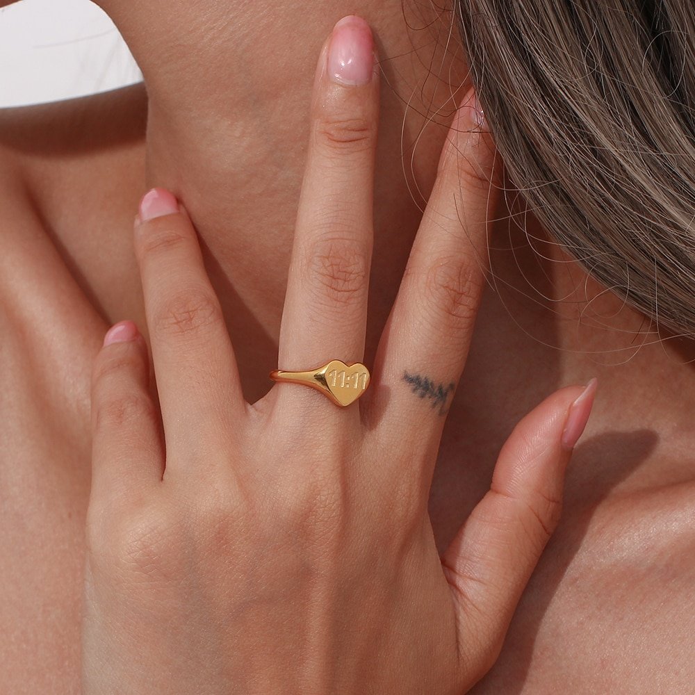 A model wearing the 11:11 Gold Heart Ring.