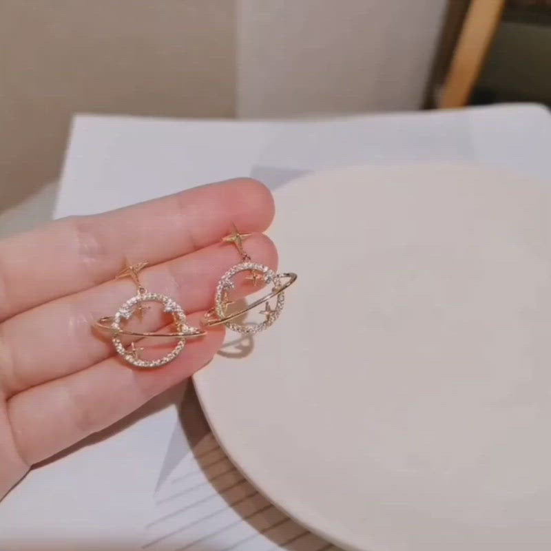 A video showing the Celestial Crystal Saturn Earrings.