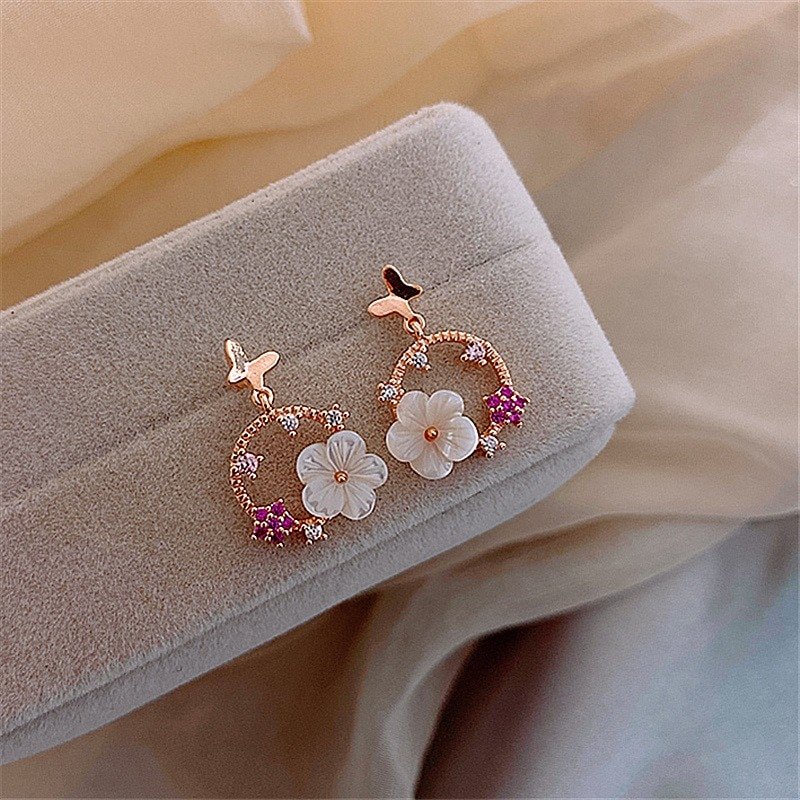 Butterfly rose gold earrings with flowers.