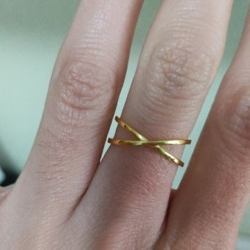 A woman wearing the gold Criss Cross Ring.