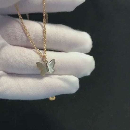 A video showing the Gold Butterfly Necklace.
