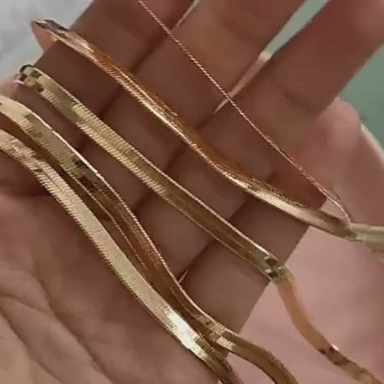A video showing off the Snake Chain Bracelet.