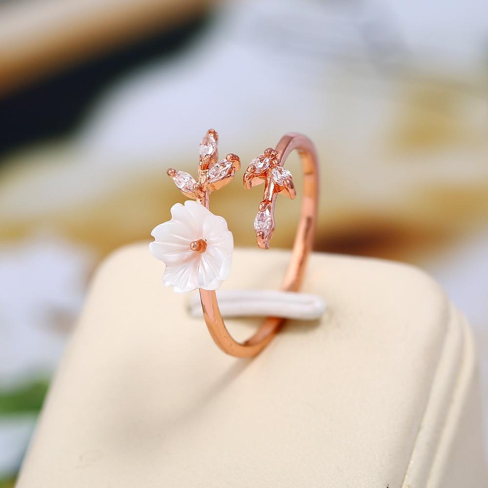 Rose gold branch ring with a flower motif.