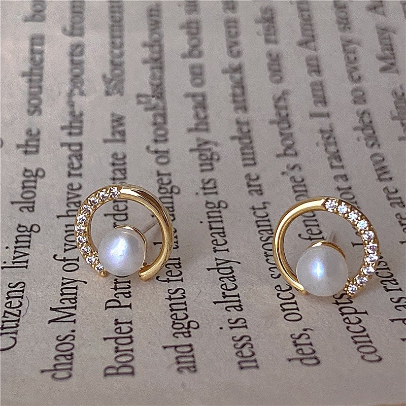 Closeup of the CZ pave gold studs with pearls.