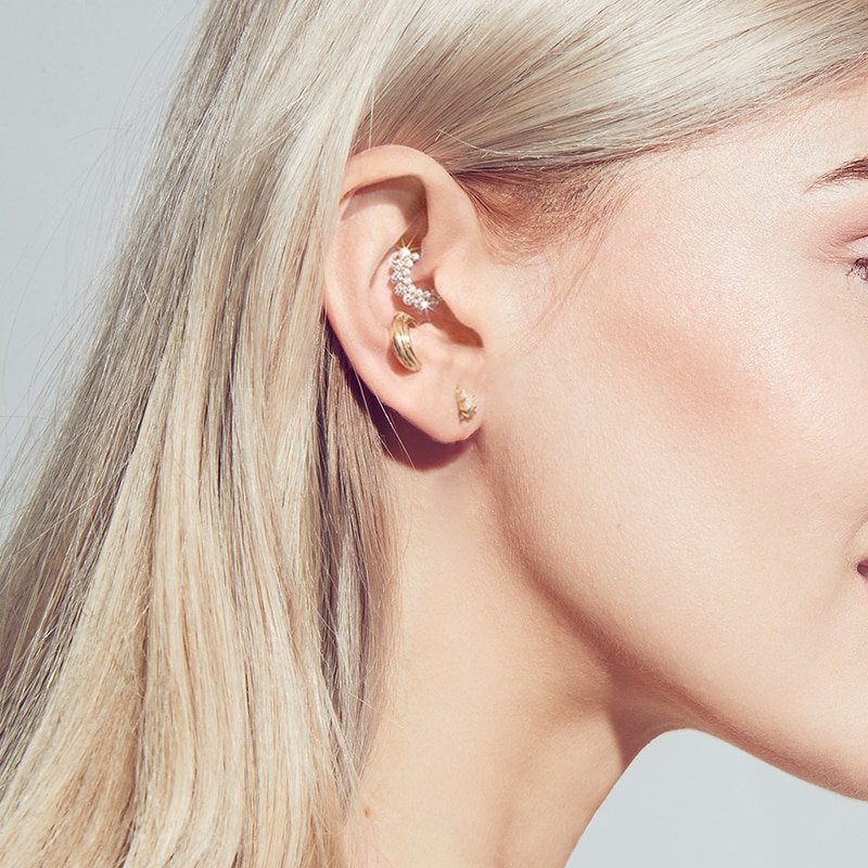 A model wearing the Glam CZ Daith Piercing.
