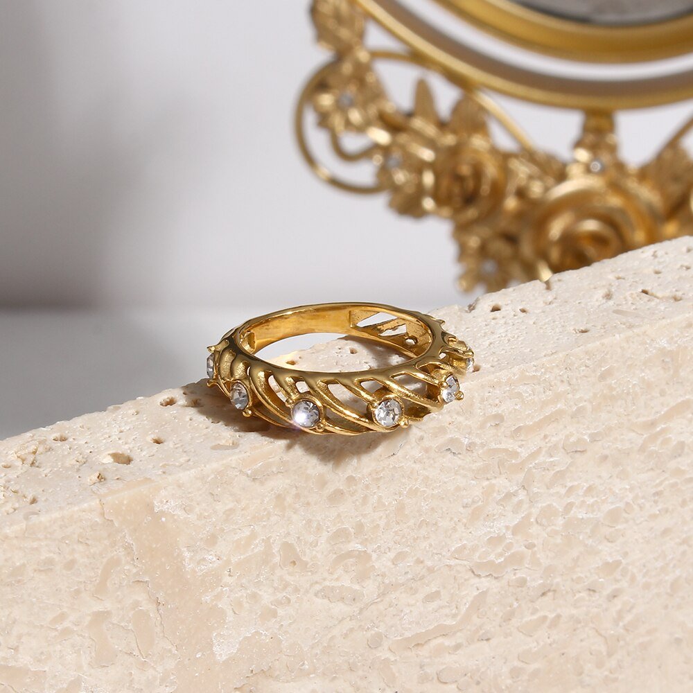 Closeup of the Hollow CZ Gold Ring.