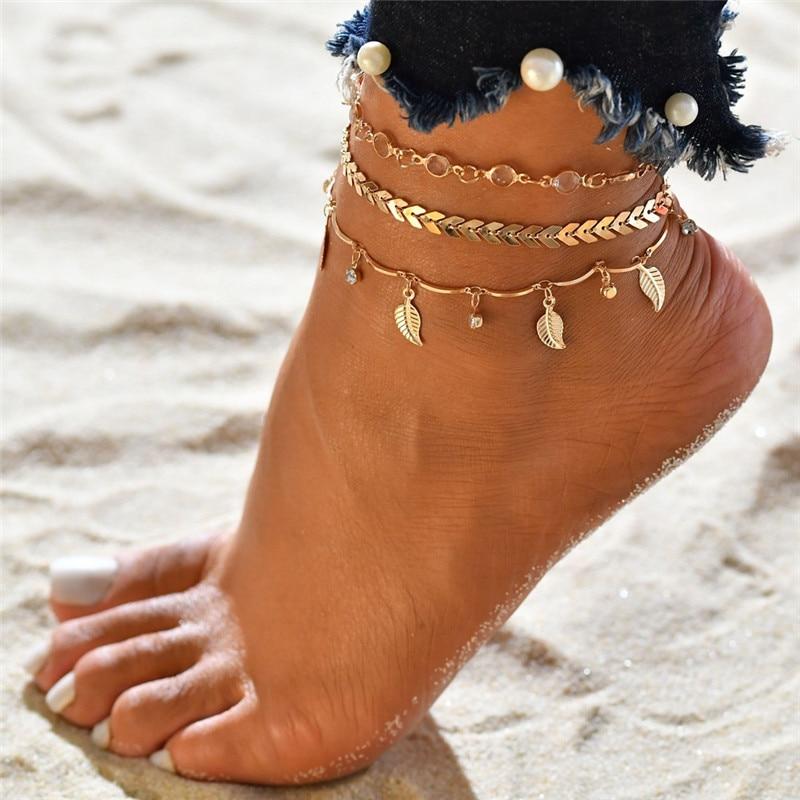 A model wearing the Leaf Chevron Gold Anklet Set.