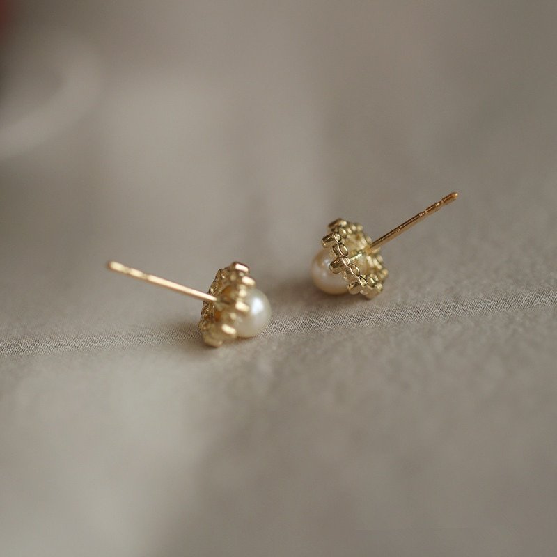 Closeupof the earring post on the Pearl CZ Halo Studs.