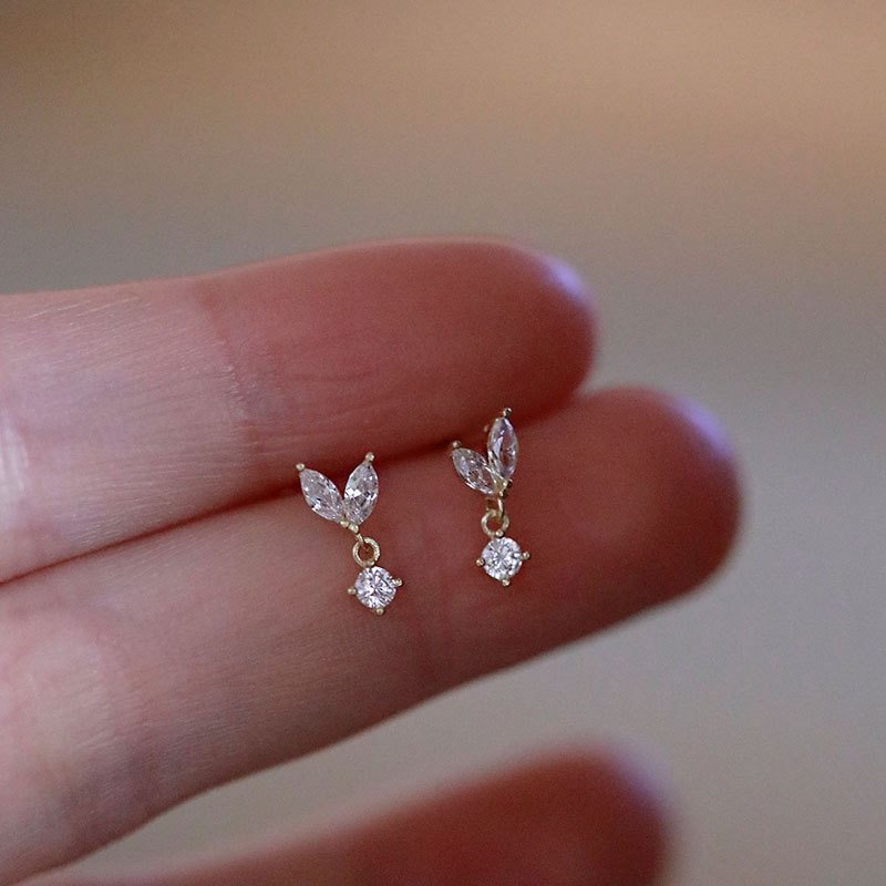 A model holding the Snowdrop Studs in her hand.