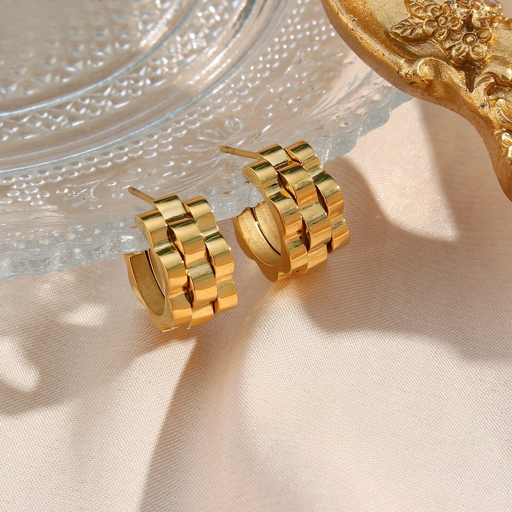 Closeup of the gold watch link hoops.